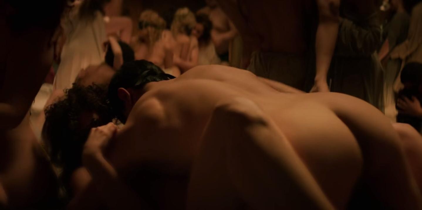 Сцена с сиськами в душе из сериала Netflix +порно фото