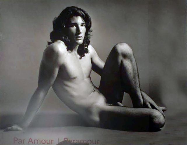 Spunta la foto di Richard Gere che posa nudo agli esordi della sua carriera...