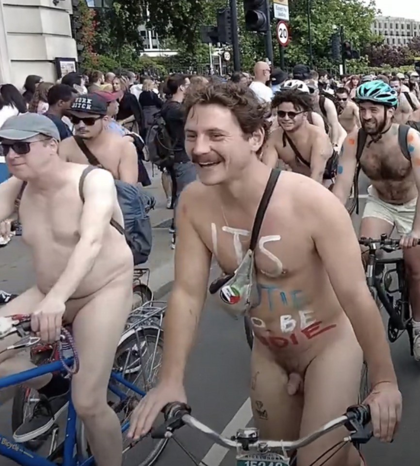 Augustus Prew L Attore Inglese Nudo Alla World Naked Bike Ride Di Londra