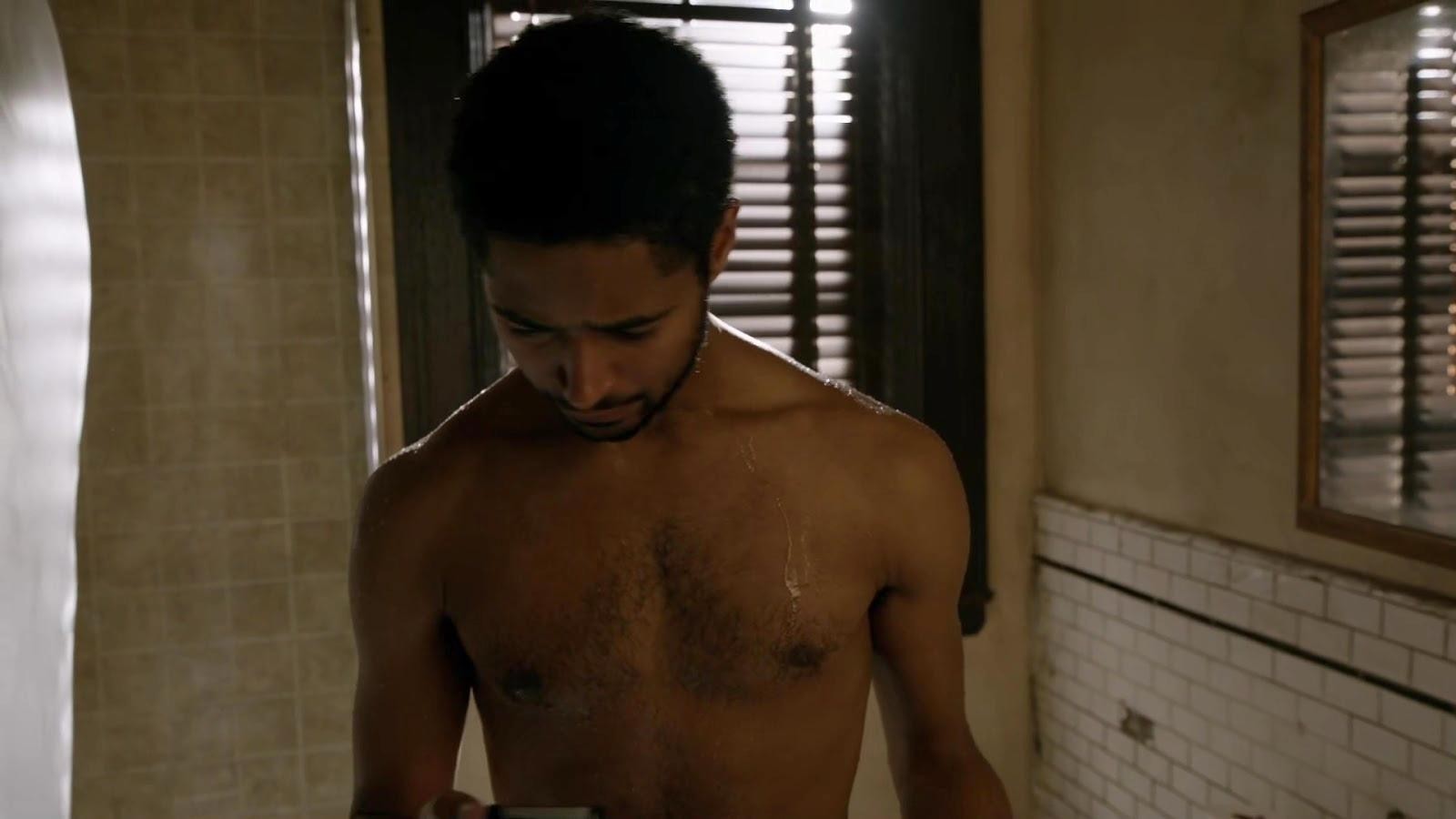 Nudi Al Cinema Alfred Enoch